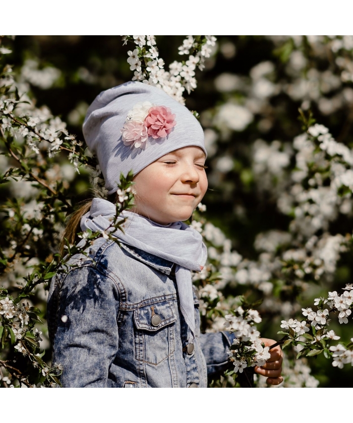 Vienguba plona trikotažinė kepurė vaikams su gėlėmis