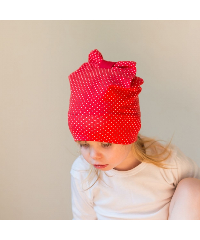 raudonos vaikiškos kepurės